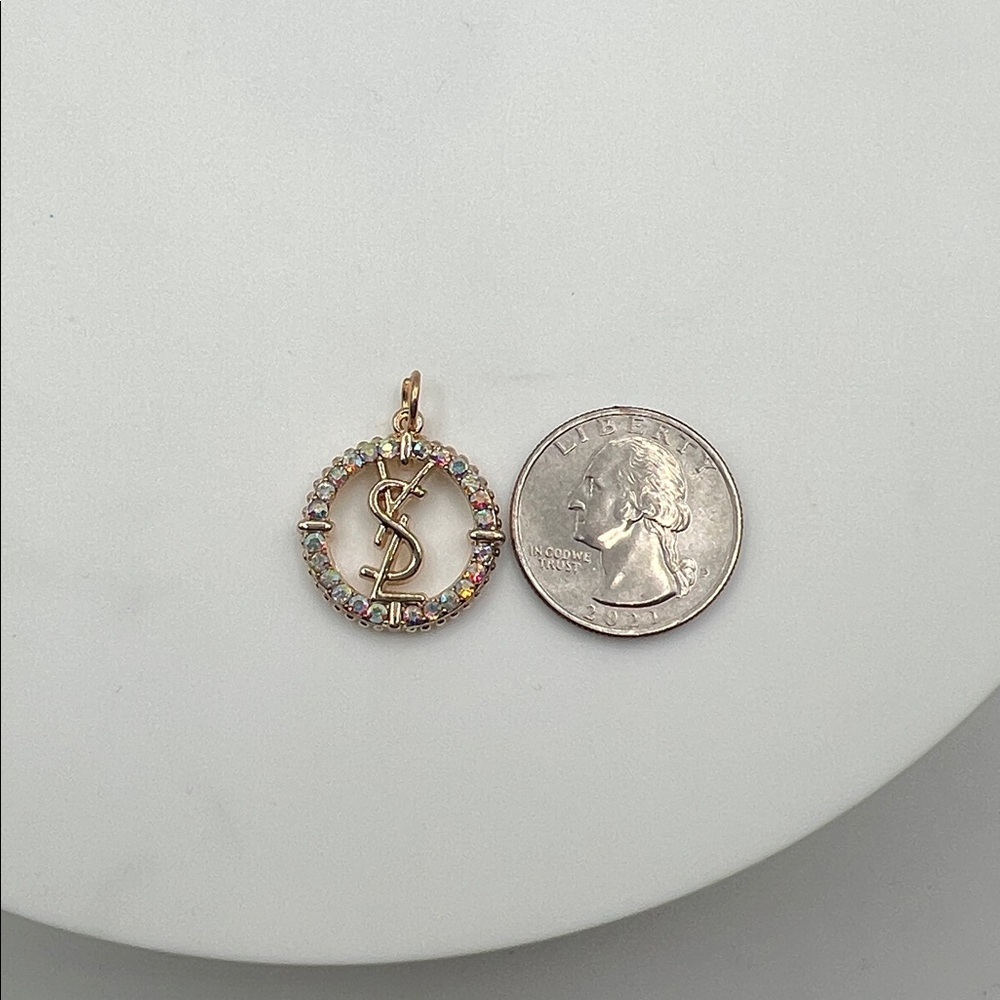 868. Elegant Gold YSL Pendant on 18” gold plated chain. - Picture 5 of 8